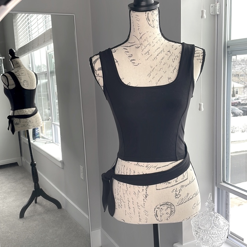 Lululemon Get Centered Crop Tank black